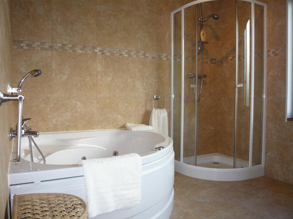 Lakeside Bed And Breakfast Payzac  객실 사진
