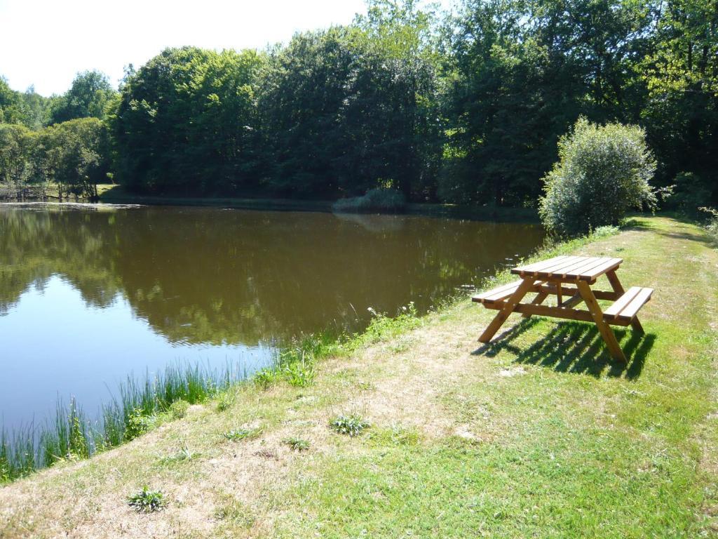 Lakeside Bed And Breakfast Payzac  외부 사진